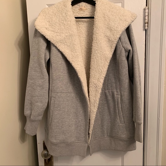 *SOLD* Sherpa lined grey coat style cardigan - Picture 4 of 8